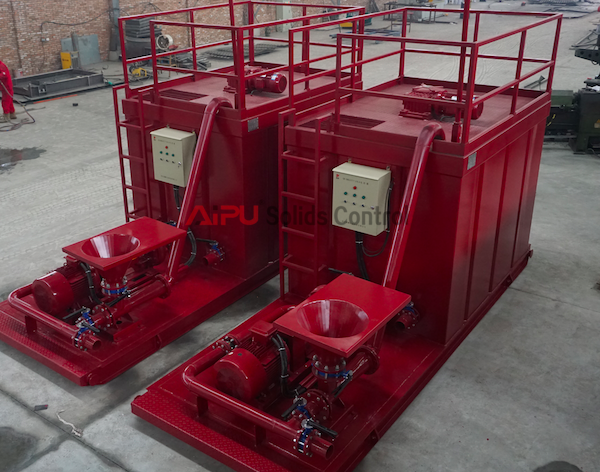 Mud tank system in solids control for well drilling