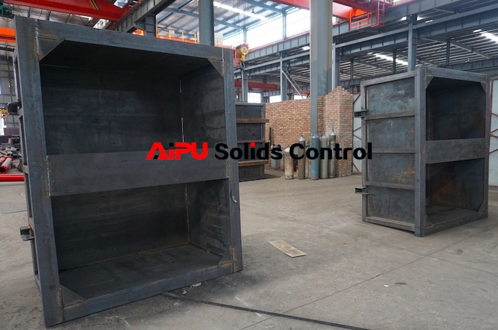 Cuttings container / mud skipper under manufacture