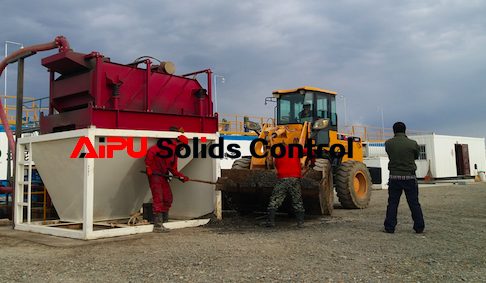 Shale shaker on oil sludge treatment unit 