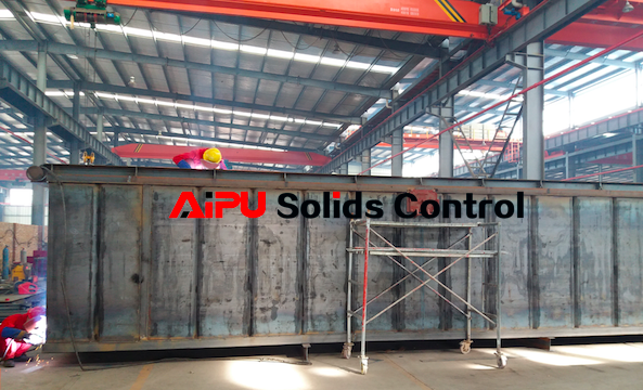 Oil drilling solids control tanks