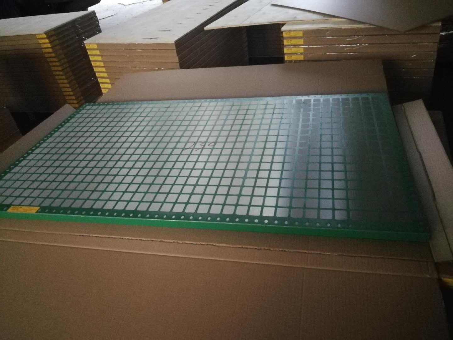 Over 500 panels shaker screen delivery