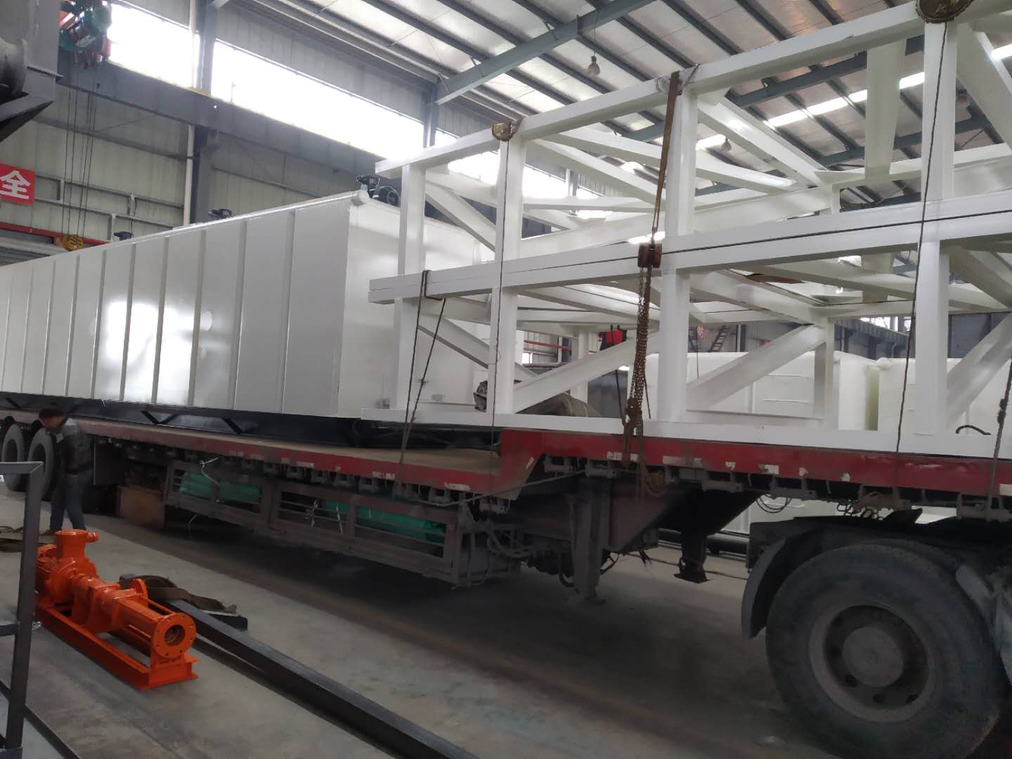 Drilling mud tanks