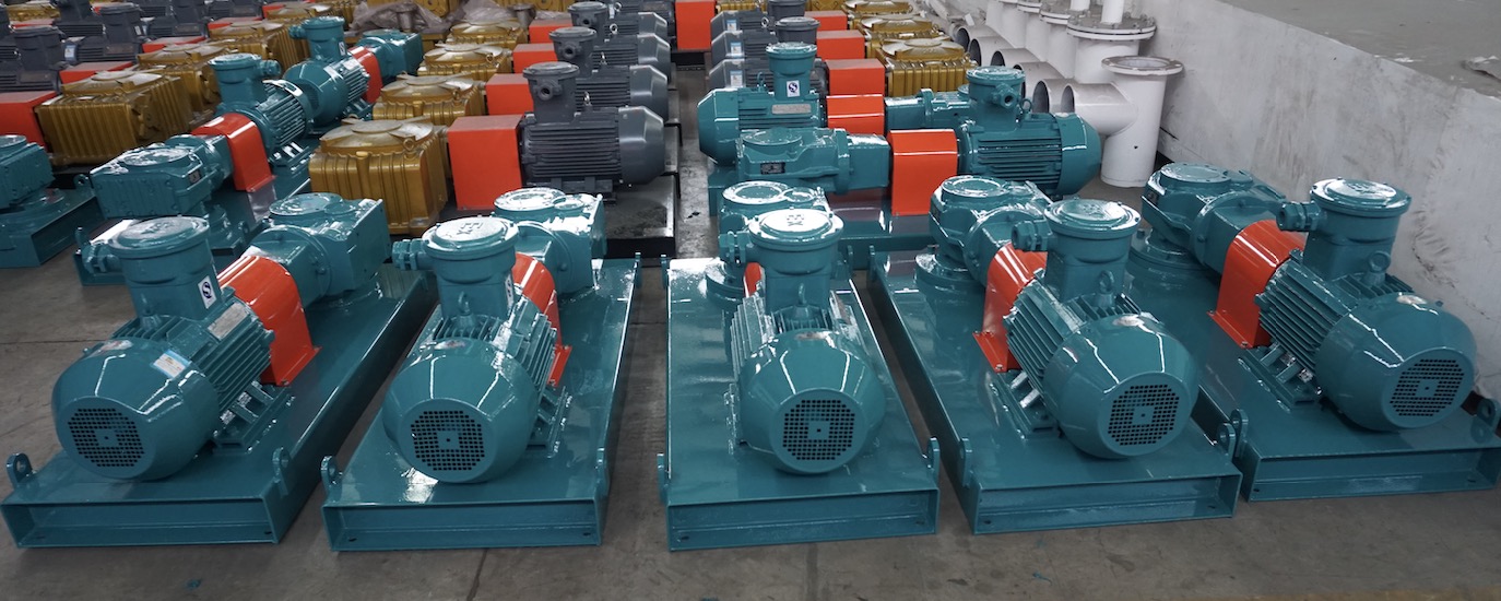 Drilling mud mixers