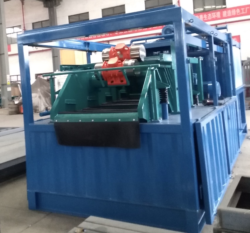 Oil sludge treatment primary scalping shaker